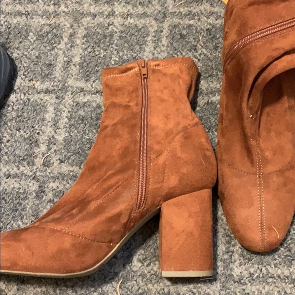 Size 8.5 suade shoes barely worn